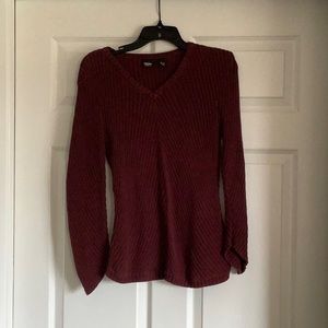 Sweater in wine color (burgandy)